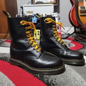 Dr. Martens 1490 unisex 10 eye boot